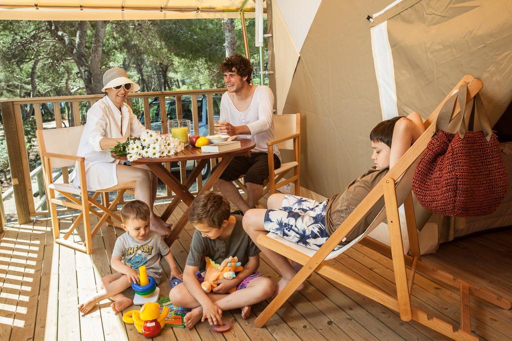 Camping Estival Torre De La Mora Tamarit Bagian luar foto